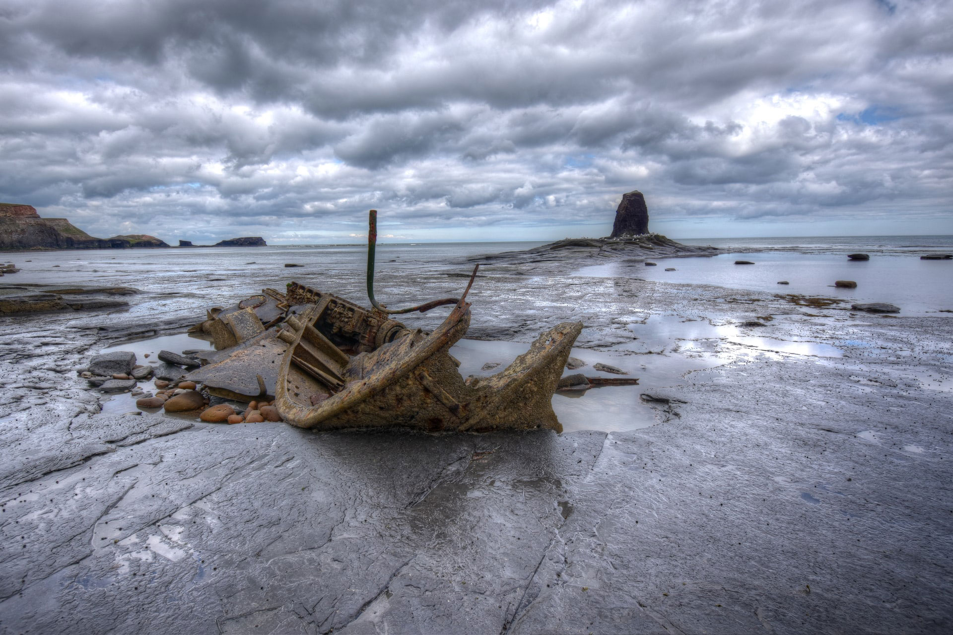 Saltwick Bay - In the footsteps of dinosaurs